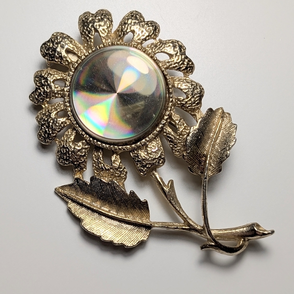 Vintage Jewelerama Mod Flower Brooch – Gold Tone;Rainbow Dome